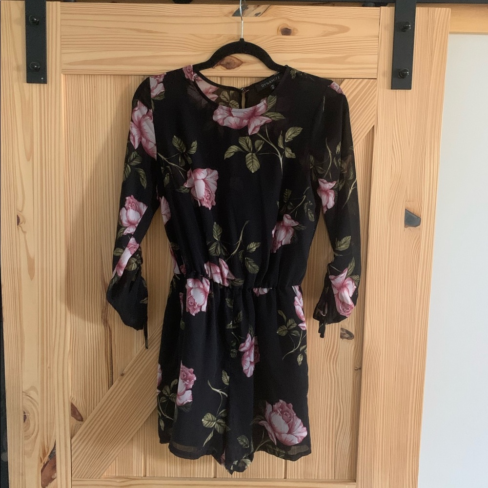 Floral romper with pockets